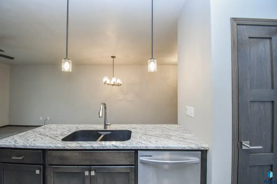 5810 S Whisper Creek Pl, Sioux Falls, SD 57108 - #3