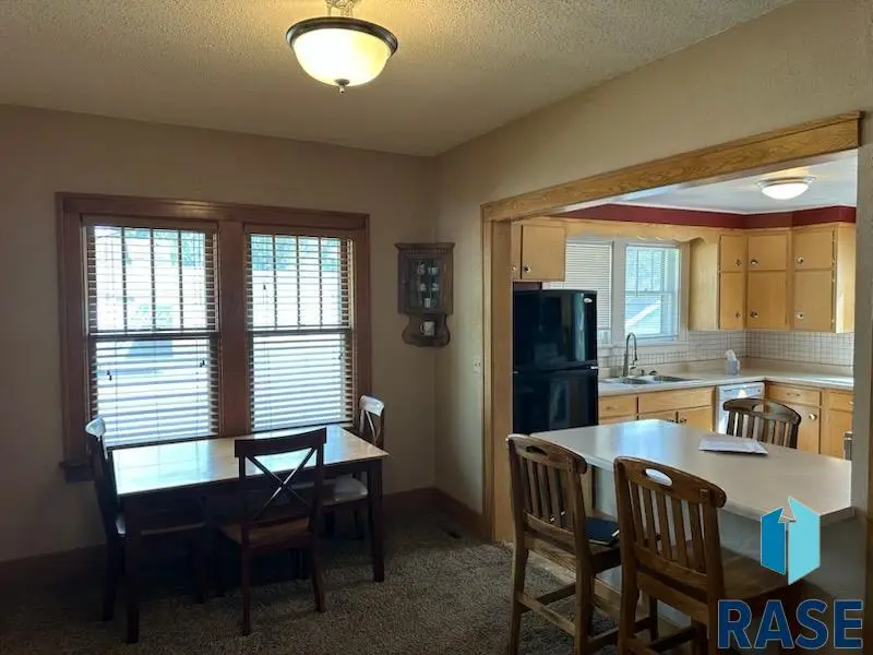 501 W Oak St, Beresford, SD 57004 - #3