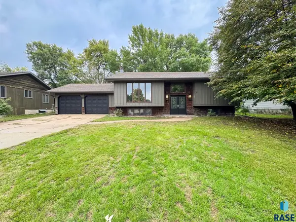 555 Danon Dr, Parker, SD 57053