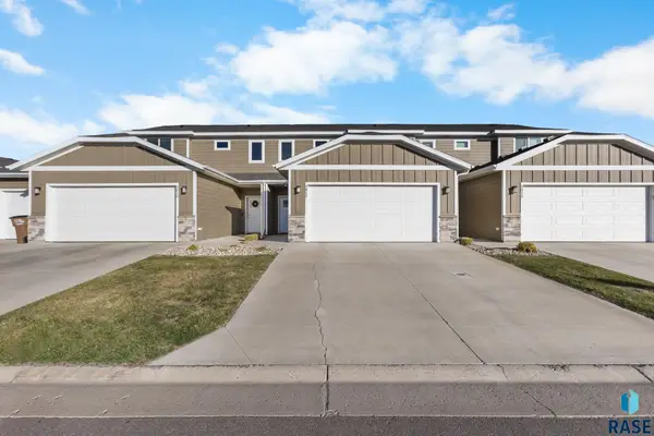 5812 S Whisper Creek Pl, Sioux Falls, SD 57108