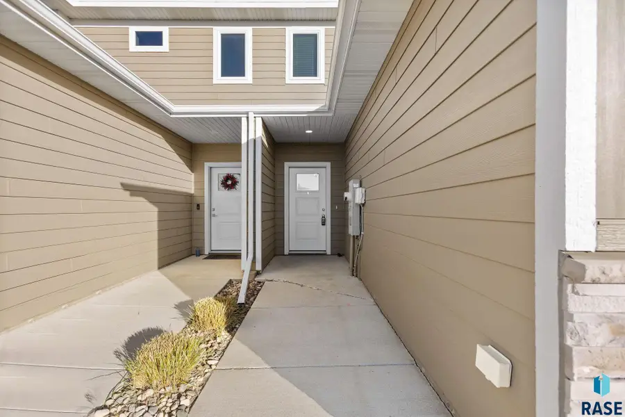 5812 S Whisper Creek Pl, Sioux Falls, SD 57108 - #2
