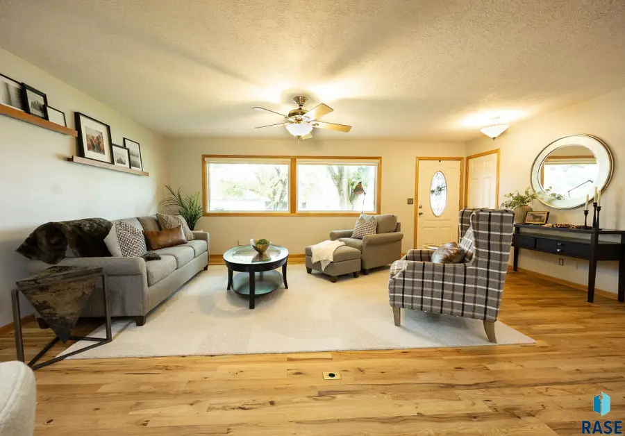 1609 E Sylvan Cir, Brandon, SD 57005 - #3