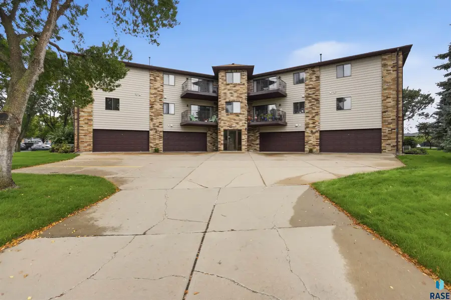 4601 W Custer Ln #305, Sioux Falls, SD 57106 - #2