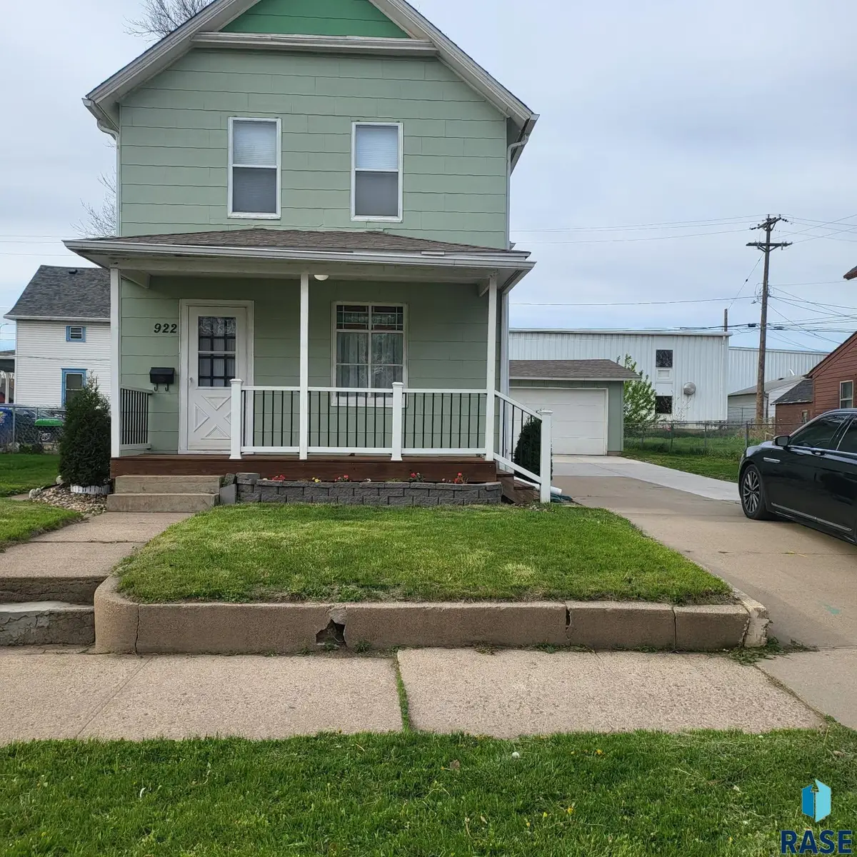 922 W 12th St, Sioux Falls, SD 57104 - #1