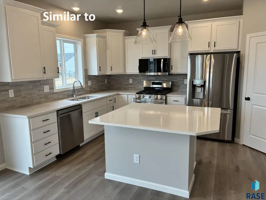 6229 W Goldberg Dr, Sioux Falls, SD 57107 - #2