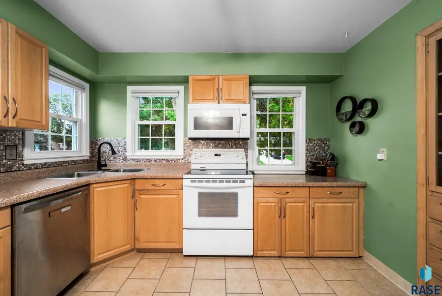 112 E 41st St, Sioux Falls, SD 57105 - #3