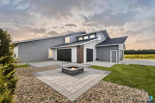 6776 Zimmermann Dr, Wentworth, SD 57075