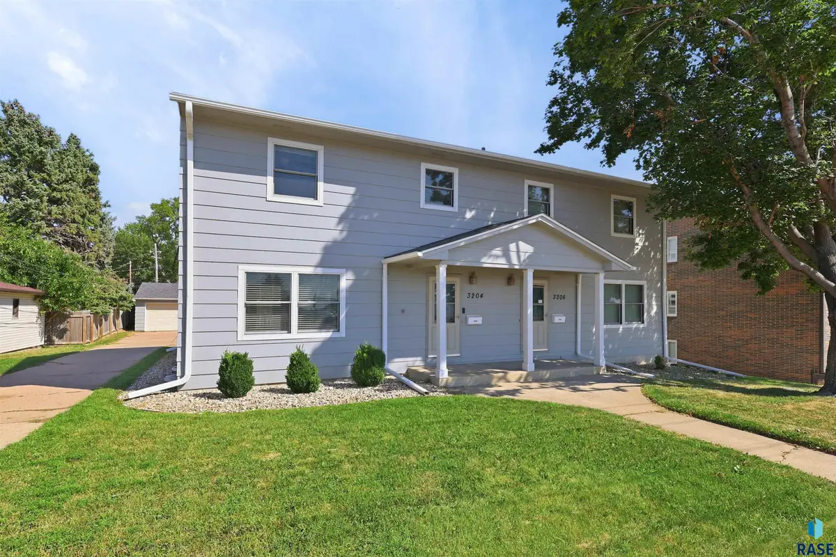 3204 S Kiwanis Ave, Sioux Falls, SD 57105 - #1