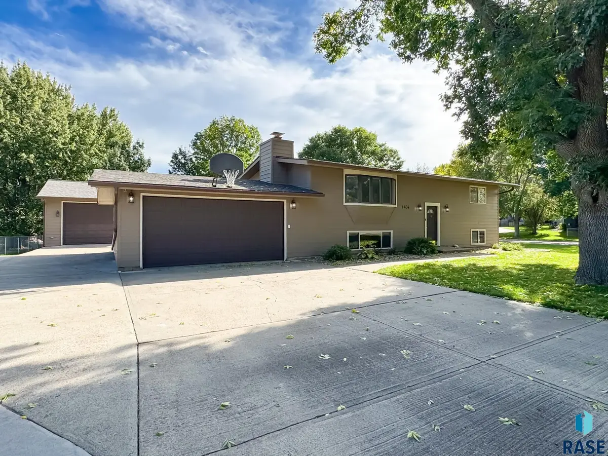 1404 S Joliet Ave, Sioux Falls, SD 57110 - #1