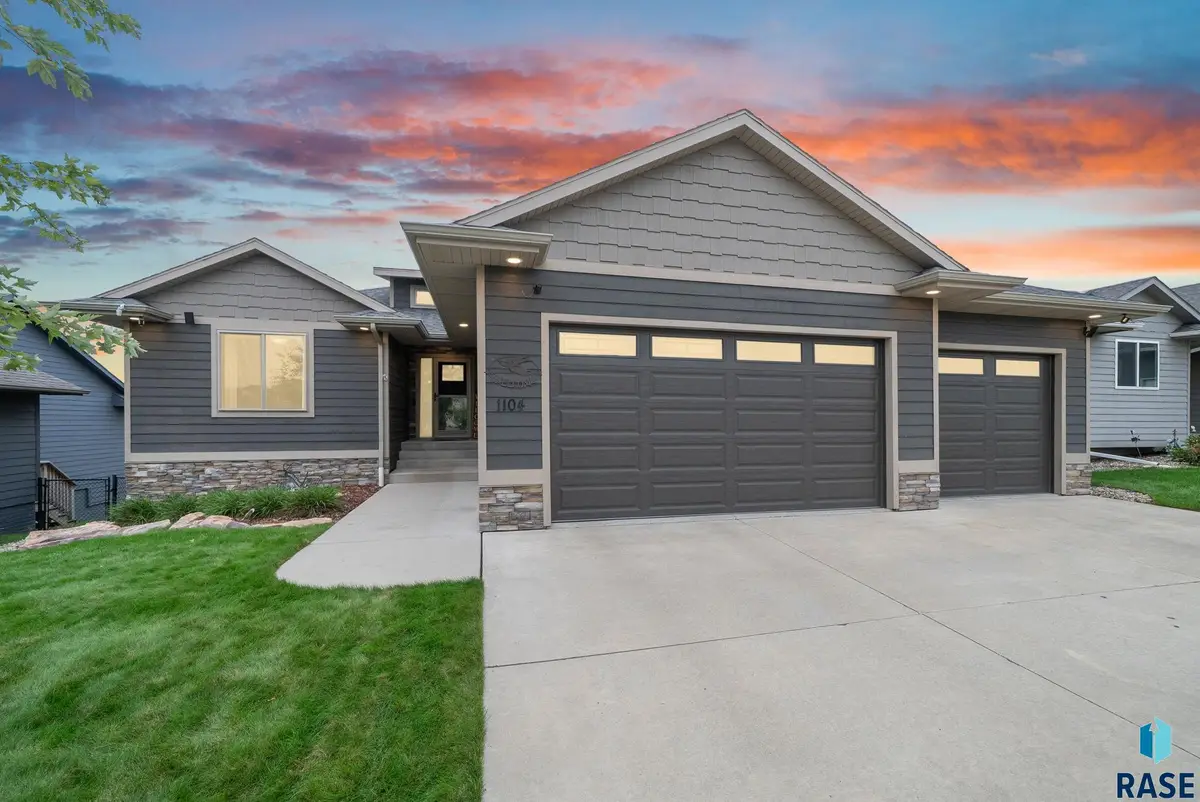 1104 N Archer Dr, Sioux Falls, SD 57103 - #1