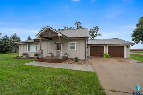 551 N 6th Ave, Canistota, SD 57012