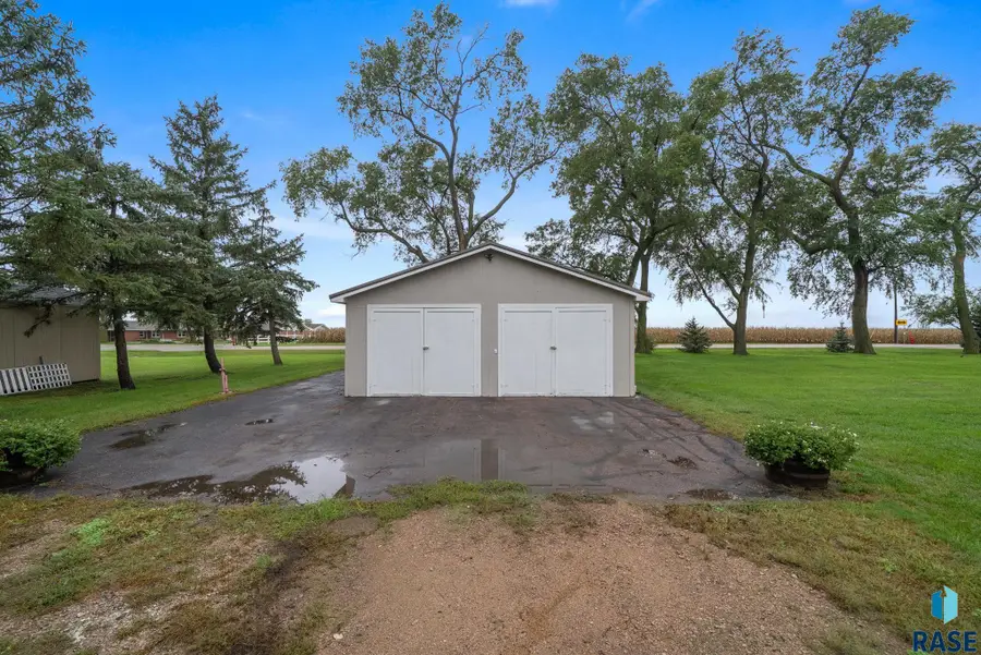 551 N 6th Ave, Canistota, SD 57012 - #2