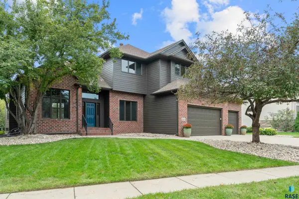 5800 S Shadow Ridge Ave, Sioux Falls, SD 57108