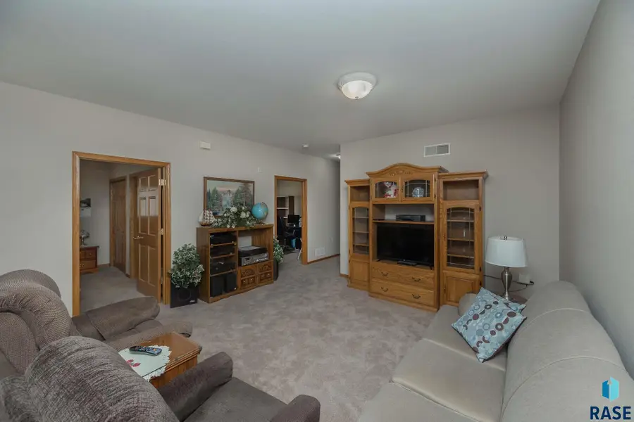 4502 E 49th St #3, Sioux Falls, SD 57110 - #2