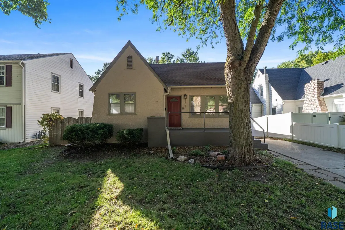 1905 S 5th Ave, Sioux Falls, SD 57105 - #1
