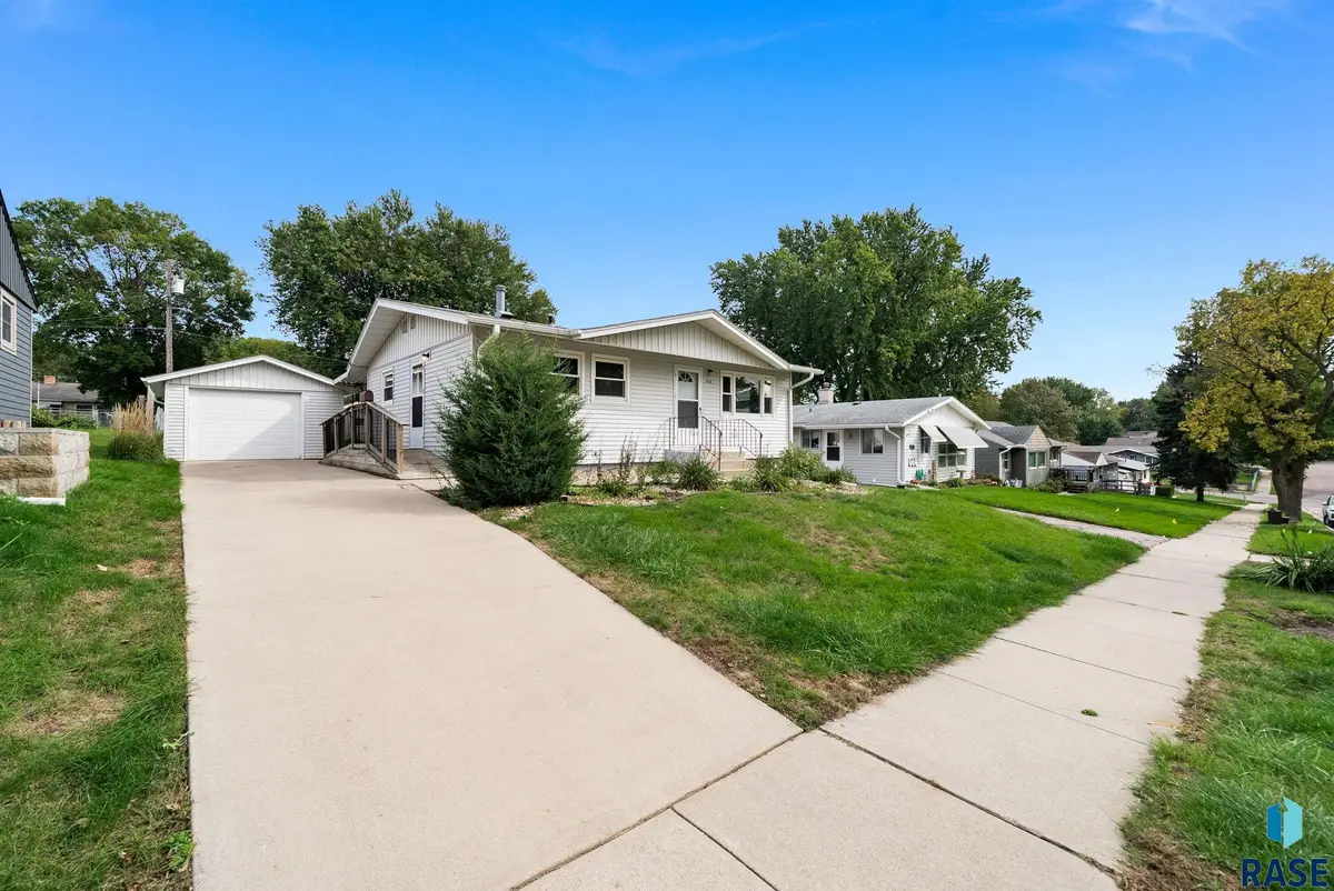 932 S Harrington Ave, Sioux Falls, SD 57103 - #1