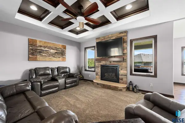 1304 S Monticello Ave, Sioux Falls, SD 57106