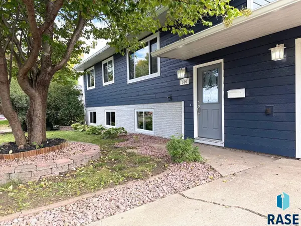 504 S Gardner Dr, Sioux Falls, SD 57103