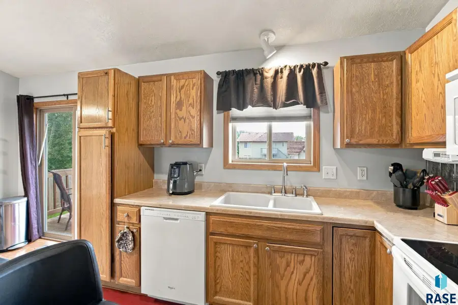 7813 W 44th St, Sioux Falls, SD 57106 - #2