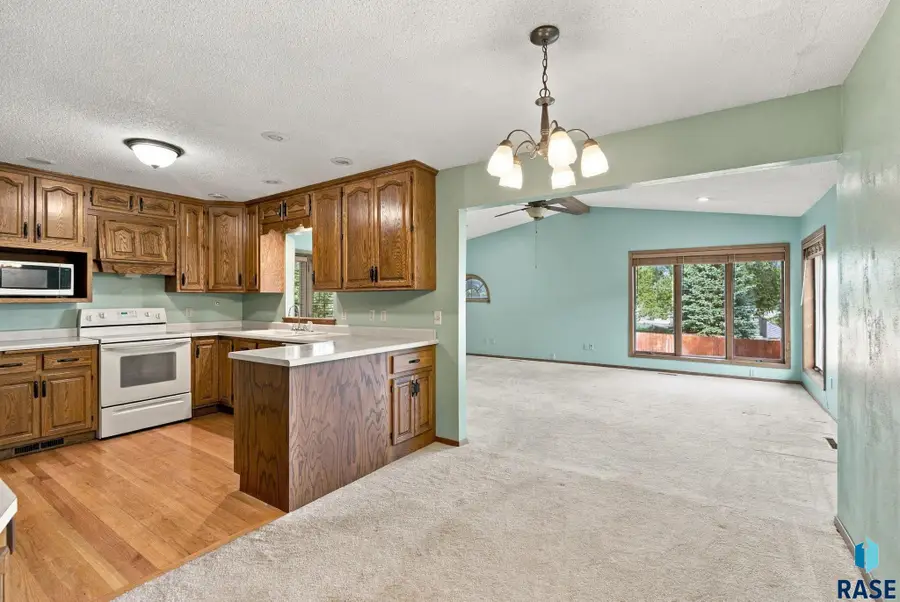 406 Johnson Ave, Baltic, SD 57003 - #3