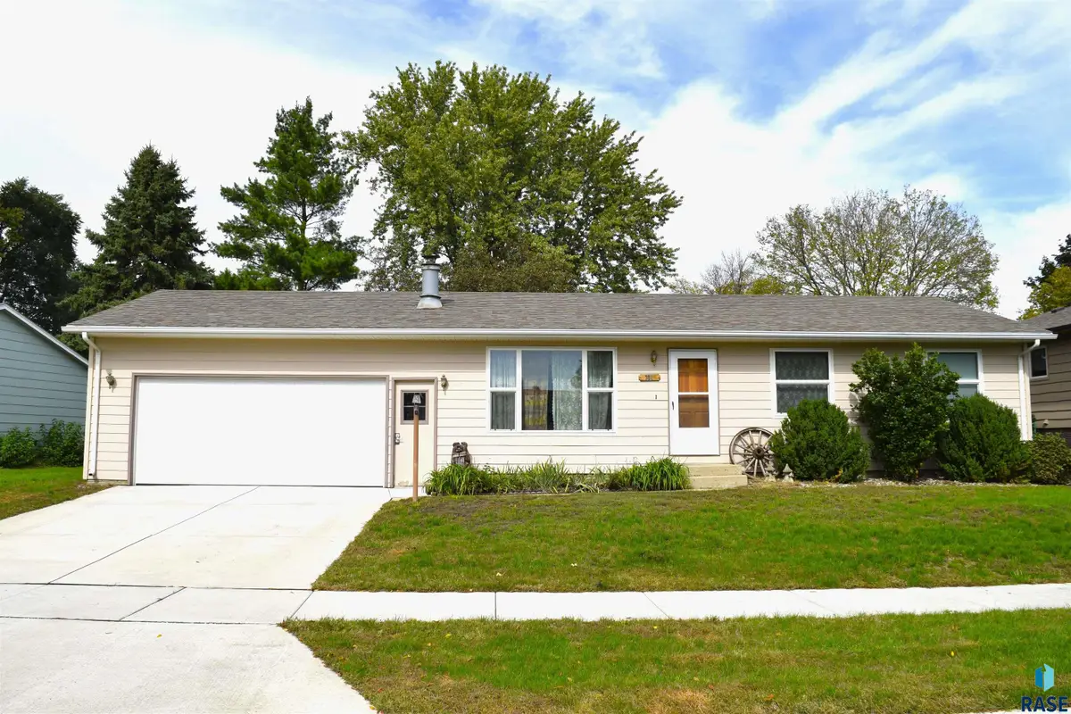 704 E Maple St, Harrisburg, SD 57032 - #1