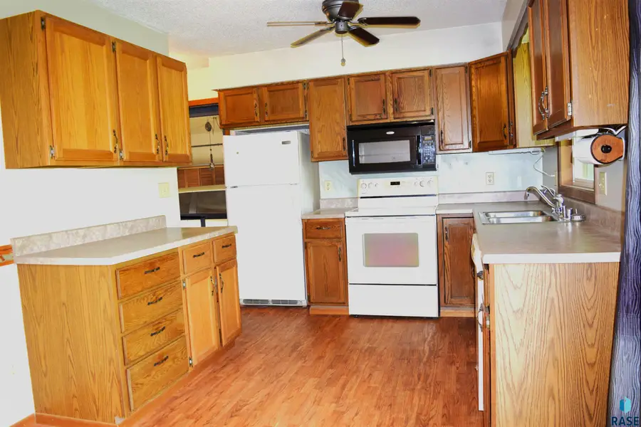 704 E Maple St, Harrisburg, SD 57032 - #3
