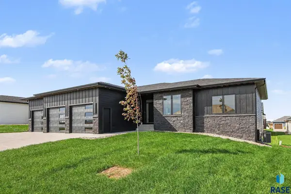 2705 S Maplewood Ave, Sioux Falls, SD 57110