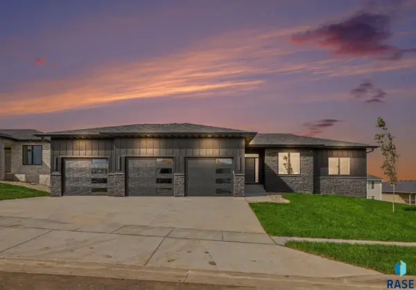 2705 S Maplewood Ave, Sioux Falls, SD 57110