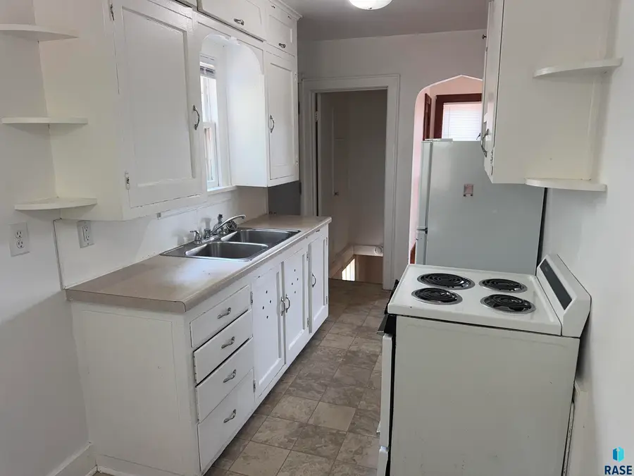 1728 W 11th St, Sioux Falls, SD 57104 - #2