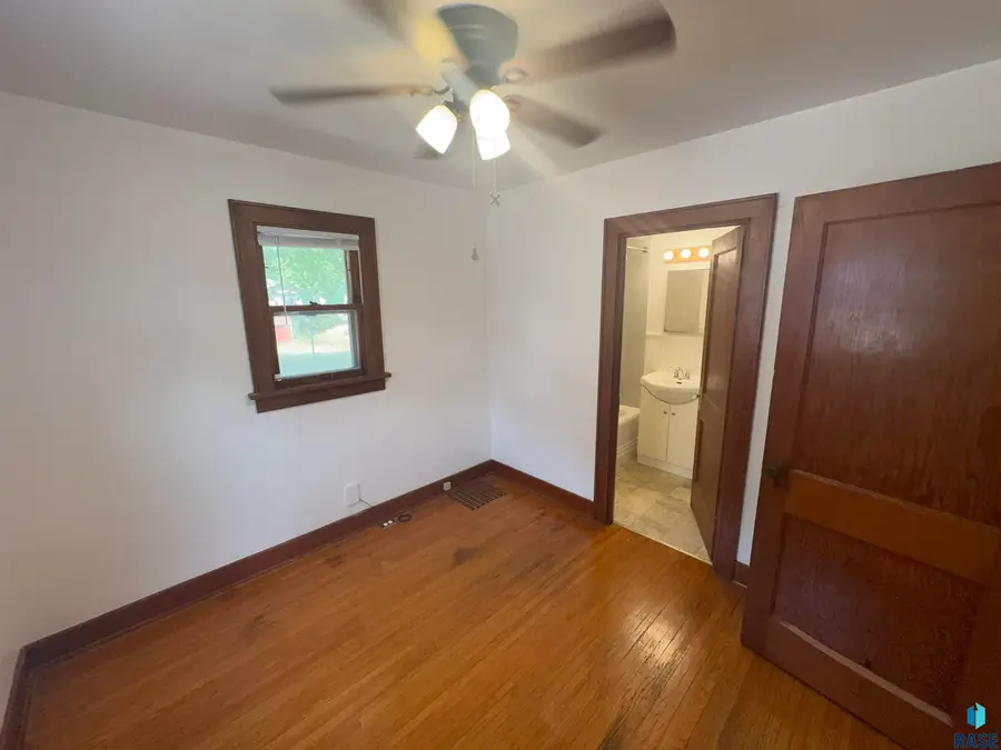 1728 W 11th St, Sioux Falls, SD 57104 - #3