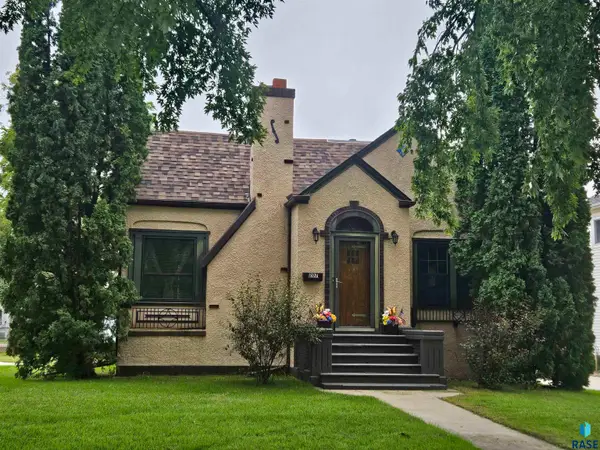 207 W Spruce St, Beresford, SD 57004