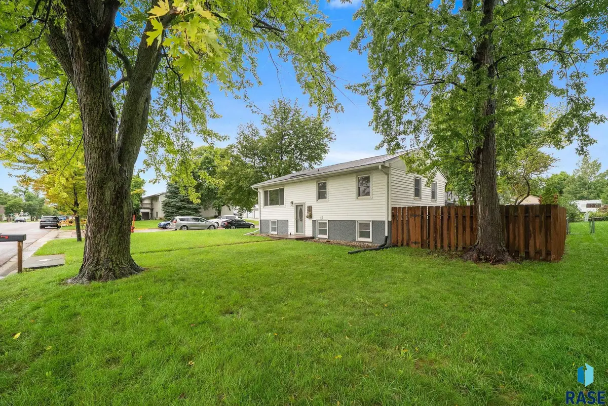 400 E 2nd St, Hartford, SD 57033 - #1