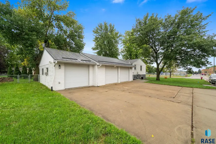 400 E 2nd St, Hartford, SD 57033 - #2