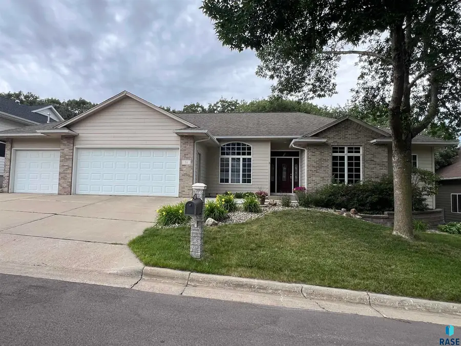 11 E Big Sky Pl, Sioux Falls, SD 57110 - #2