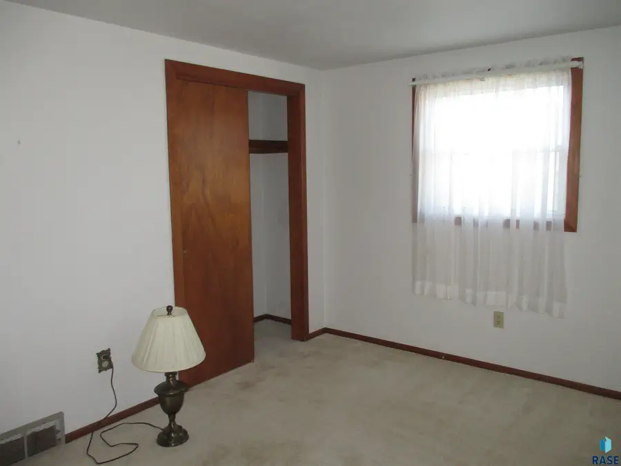 3601 E 25th St, Sioux Falls, SD 57103 - #2