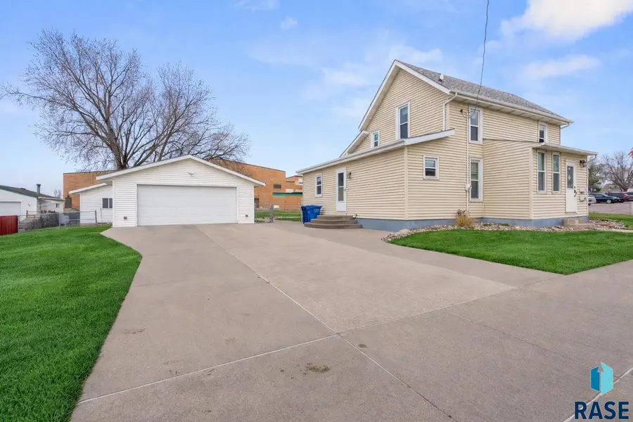 1600 W 9th St, Sioux Falls, SD 57104 - #2