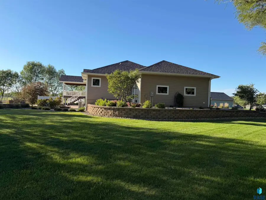 1103 S Dewald St, Freeman, SD 57029 - #3