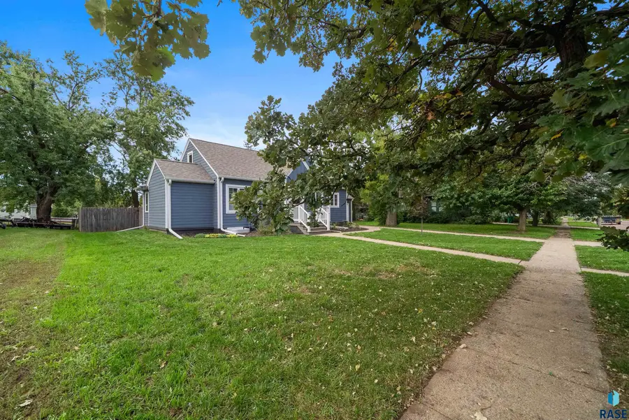 505 W Main St, Beresford, SD 57004 - #2