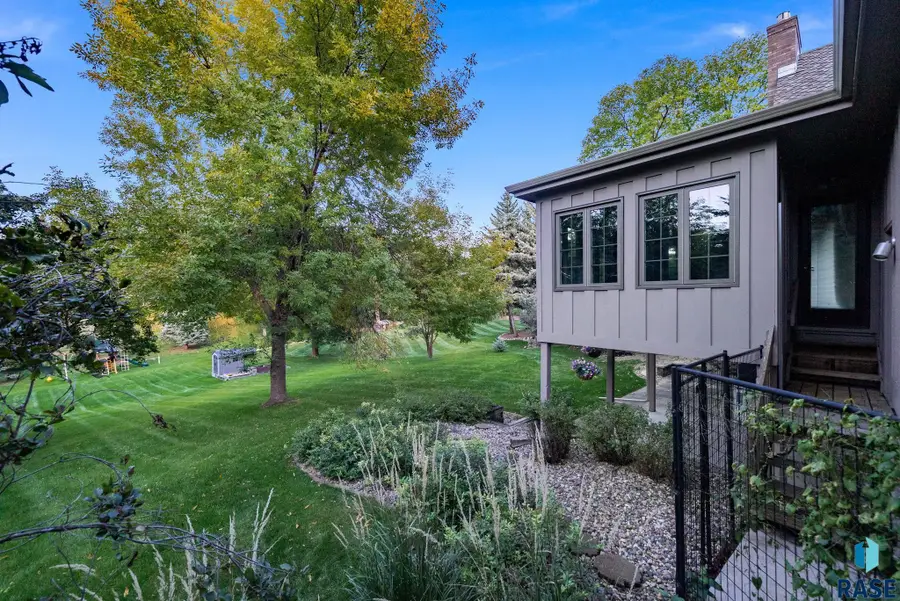 600 E Plum Creek Rd, Sioux Falls, SD 57105 - #2