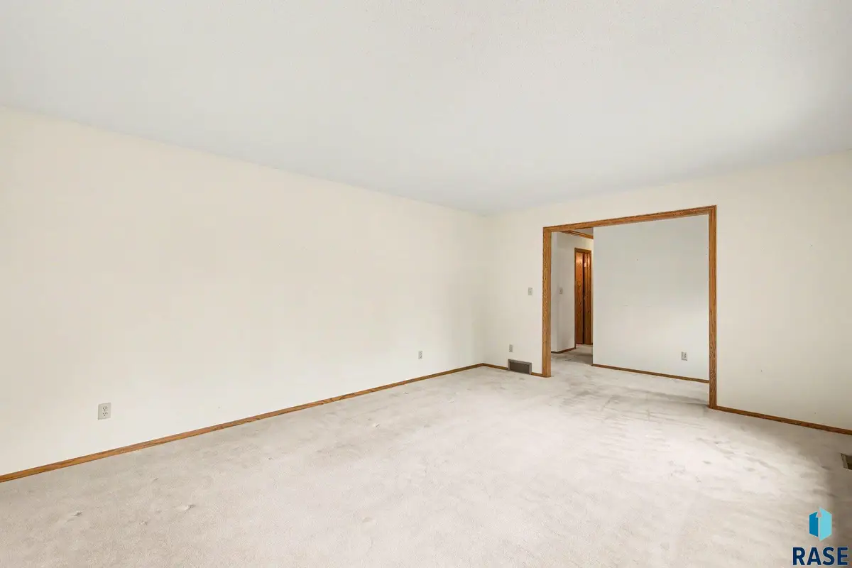 4300 S Fireside Ave, Sioux Falls, SD 57103 - #1