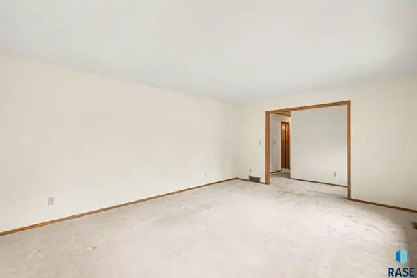 4300 S Fireside Ave, Sioux Falls, SD 57103