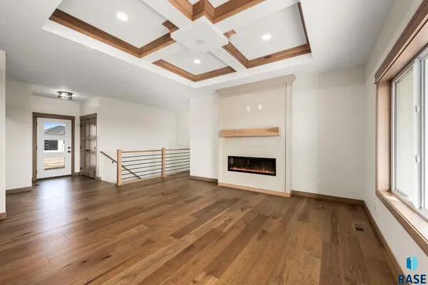 6413 Fieldview St, Sioux Falls, SD 57110