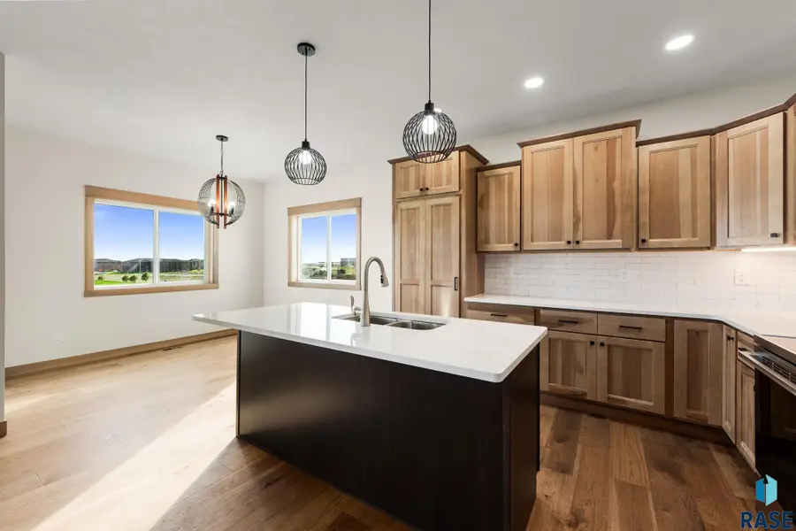 6413 Fieldview St, Sioux Falls, SD 57110 - #3