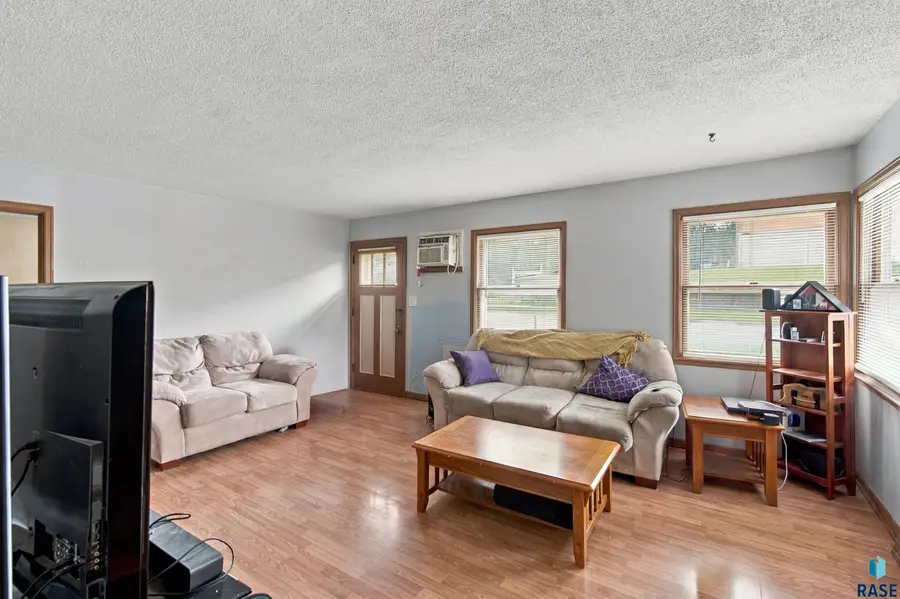 1900 W 15th St, Sioux Falls, SD 57104 - #2