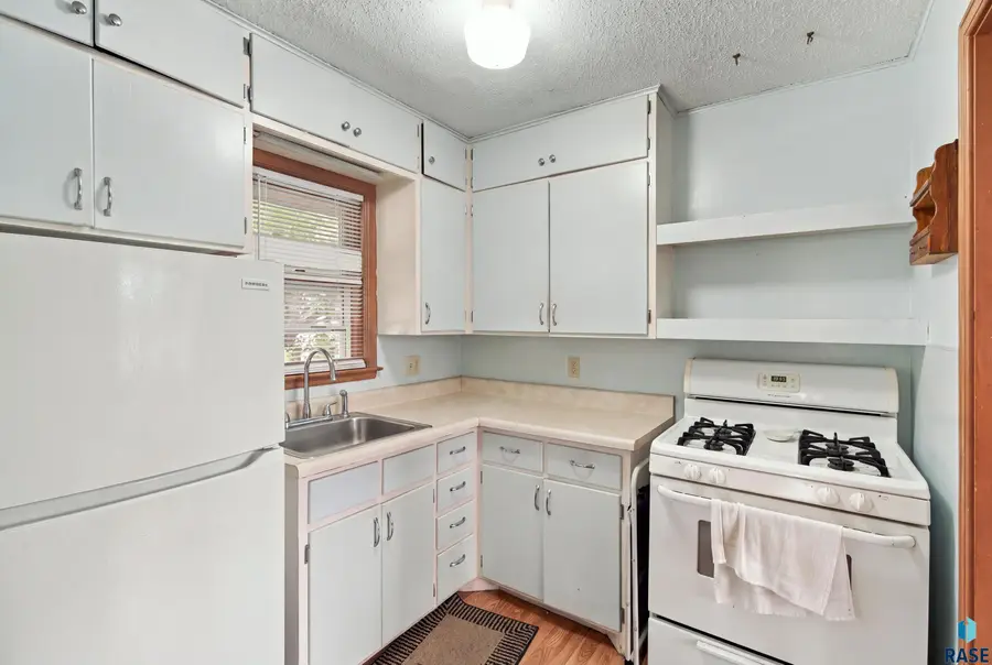 1900 W 15th St, Sioux Falls, SD 57104 - #3