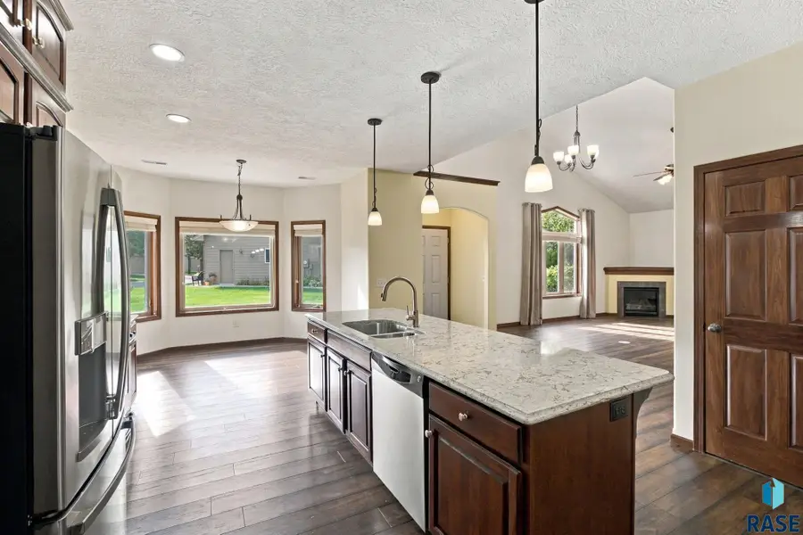 8103 S Brenda Pl, Sioux Falls, SD 57108 - #2