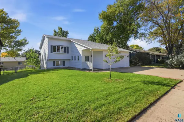 4609 E Fernwood Dr, Sioux Falls, SD 57110