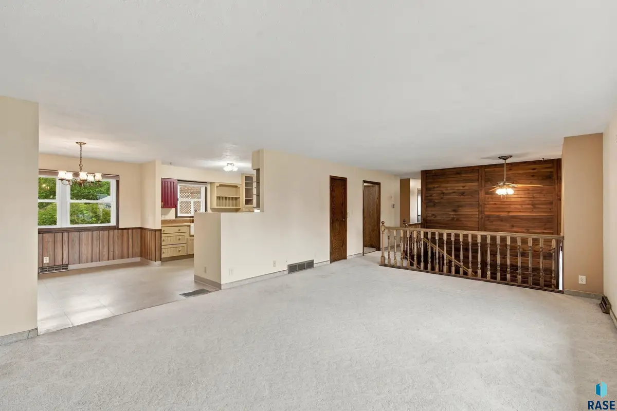 3108 S Kiwanis Ave, Sioux Falls, SD 57105 - #1