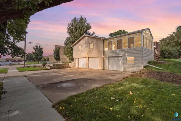 3108 S Kiwanis Ave, Sioux Falls, SD 57105