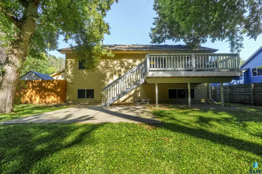 1920 E Tracy Ln, Sioux Falls, SD 57103 - #2